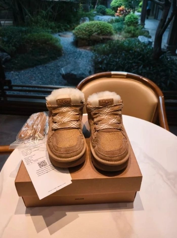 Bottes de neige UGG, pointure 38 - photo numéro 2