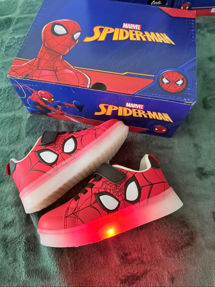 Basket Spiderman Marvel lumineux - photo numéro 2
