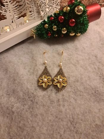 Boucles d'oreilles pendante estampe doré fleur