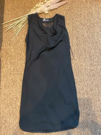 Robe sinequanone