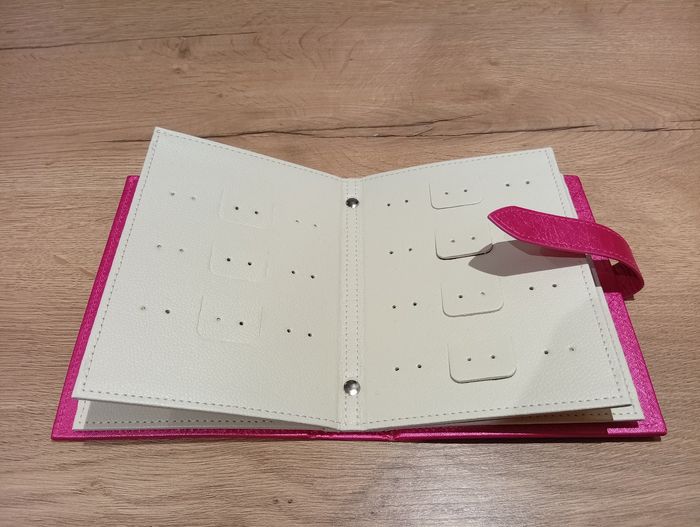 Livre pour boucles d'oreilles - photo numéro 3