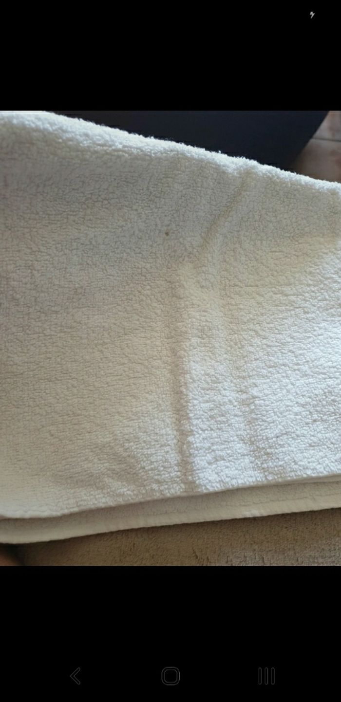 Serviette de bain blanche - photo numéro 2