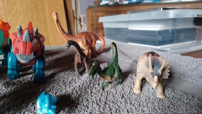 Lot de jouet dinosaure - photo numéro 3