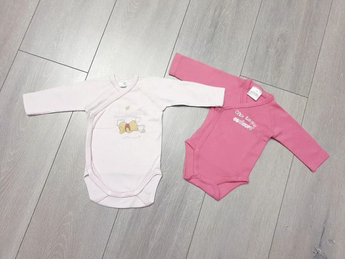 Ensemble de 2 body. Fille 3 mois. Marque Disney