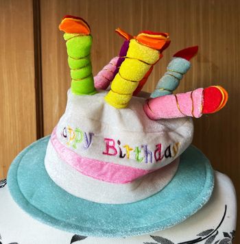Chapeau bougies multicolores Happy Birthday taille unique