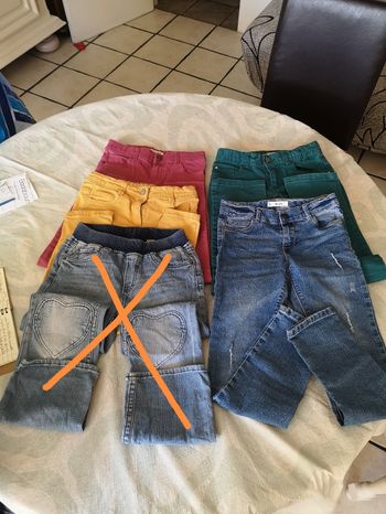 Lots de 4jeans plusieurs marques taille 8ans