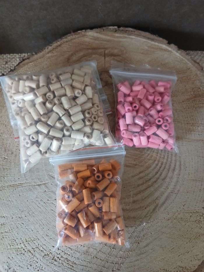 Lot de 30gramme de perles en bois tubes orange rose beige