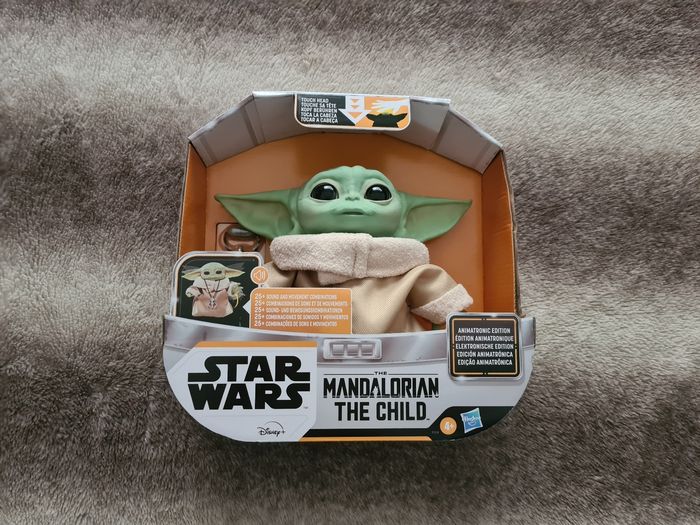 Baby yoda, the mandalorian, figurine animatronique