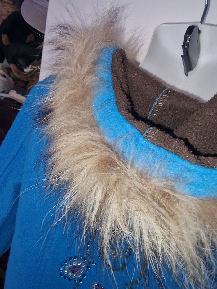 Tres jolie veste polaire moumoute et strass - photo numéro 10