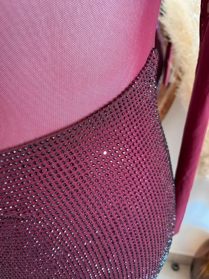 Robe de soirée bordeaux à strass neuve Meshki - photo numéro 7