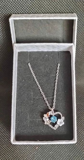 Collier argenté coeur papillon perle bleu