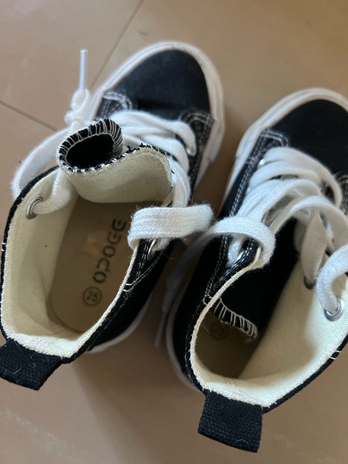 Chaussures enfant taille 25 - photo numéro 2