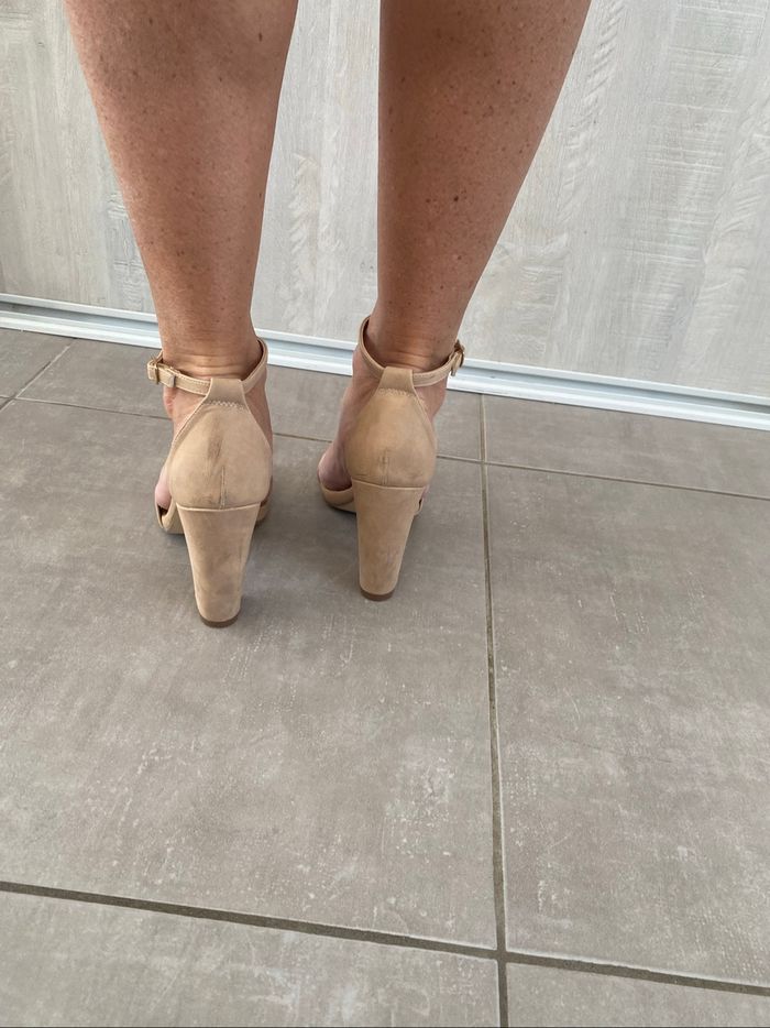 Chaussures à talons beige - photo numéro 4