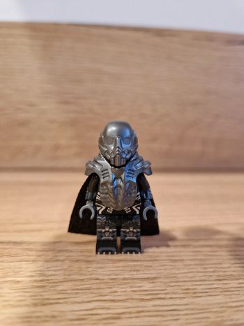 Figurine type lego Général Zod DC Comics