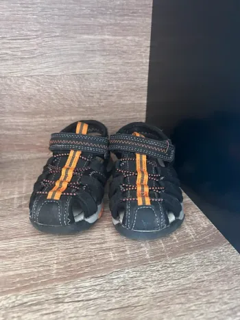 Sandales enfants noir et orange T23