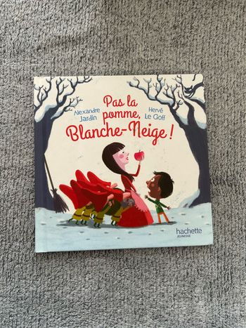 Livre McDo « Pas la pomme, Blanche-Neige  » n°6/12, collection 2015 Très bon état