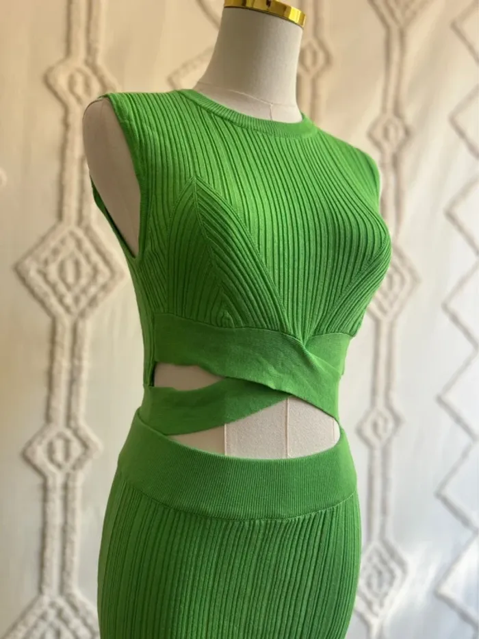 Ensemble côtelé vert vif crop top asymétrique + jupe longue – tendance Y2K