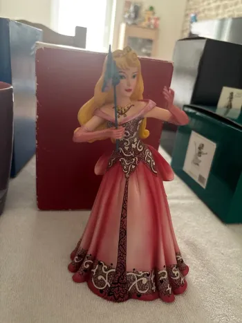 Figurine aurore masquerade