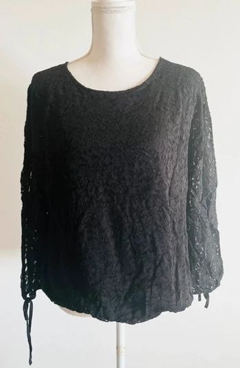 Pull noir en dentelle