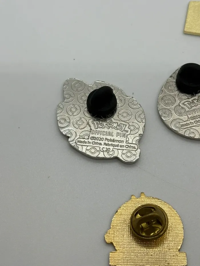 Lot de pins - photo numéro 12