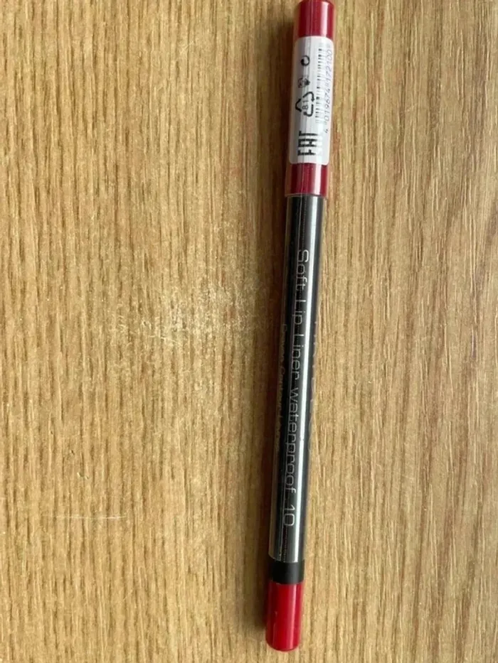 Crayon à lèvres rouge waterproof artdeco - photo numéro 2