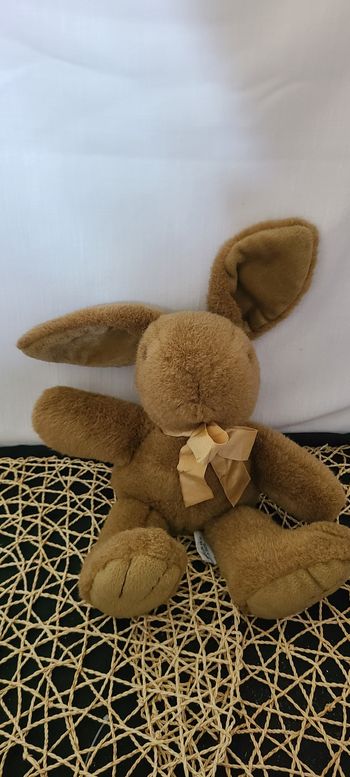 Peluche doudou lapin beige marron clair nœud satiné Ajena