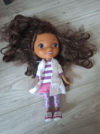 Poupee sonore docteur la peluche