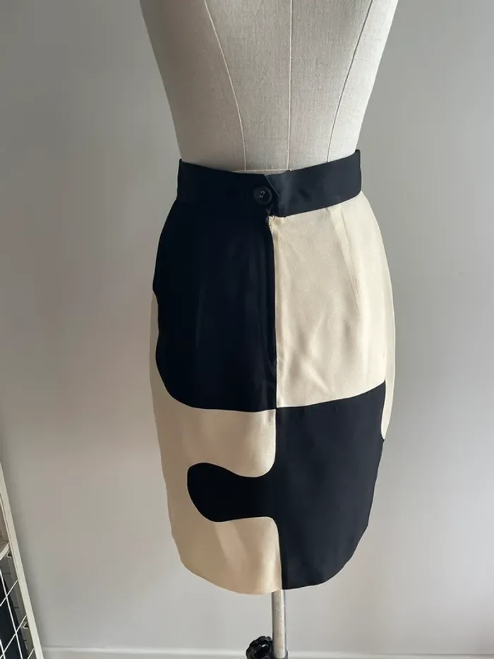 Ensemble Moschino jupe-veste noir & crème T42 veste / T38 jupe - photo numéro 8
