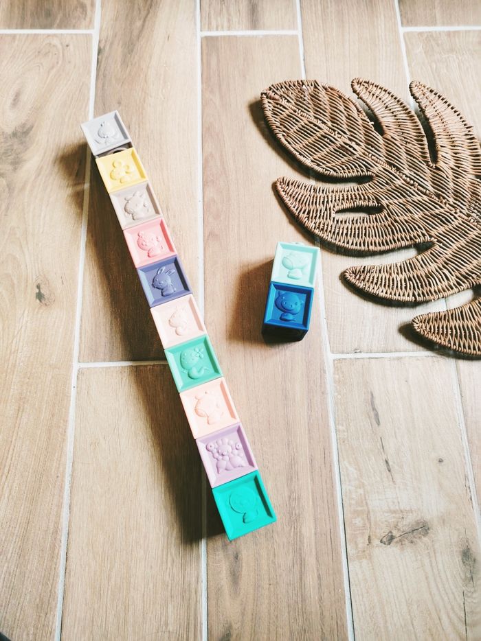 👶Lot de cubes blocs emboitables en plastique avec dessins et chiffres marque Vertbaudet - photo numéro 7