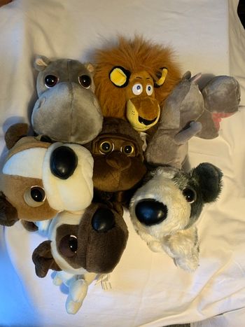 7 peluches dont Madagascar, neuves
