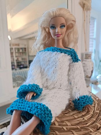Robe pull pour poupée barbie