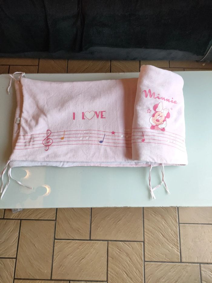 Tour de lit bébé fille Disney Minnie en parfaite état