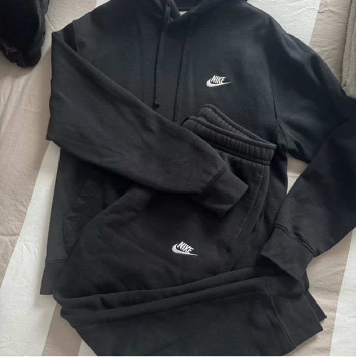 État neuf ensemble Nike