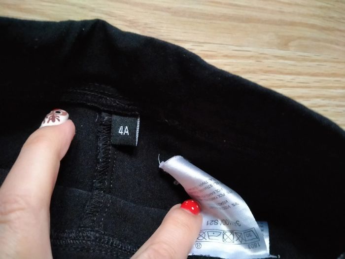 Pantalon noir . Fille. 
Taille 4 ans. Offert pour un lot de 10 Euros - photo numéro 5