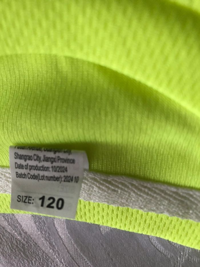 Tee shirt stitch neuf 5/6 ans - photo numéro 3