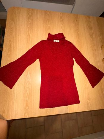 Pull rouge brillant col V