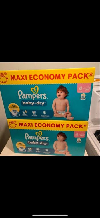 2 paquets de Pampers taille 4