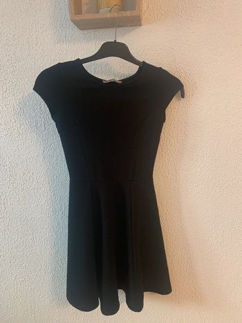 Robe noire taille S Bershka
