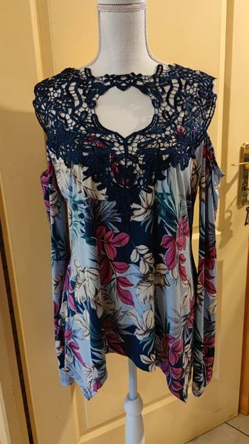 Tee-shirt à manches longues épaules dénudées