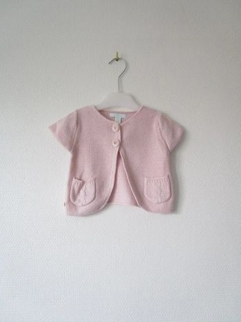 Gilet rose pâle Obaïbi 12 mois TBE