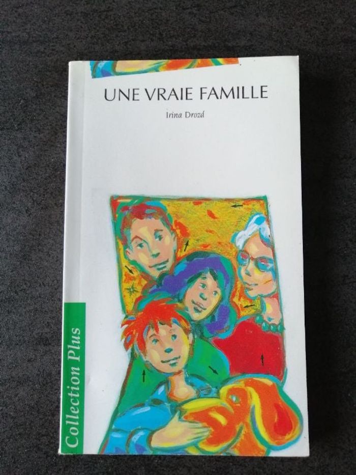 Livre Une vraie famille d'Irina Drozd en très bon état