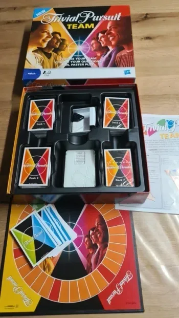 Proche du neuf jeu de société Trivial Pursuit Team des éditions Hasbro