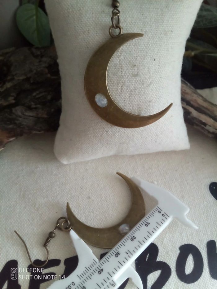 Boucles d'oreilles lunes et pierres de lune - photo numéro 2