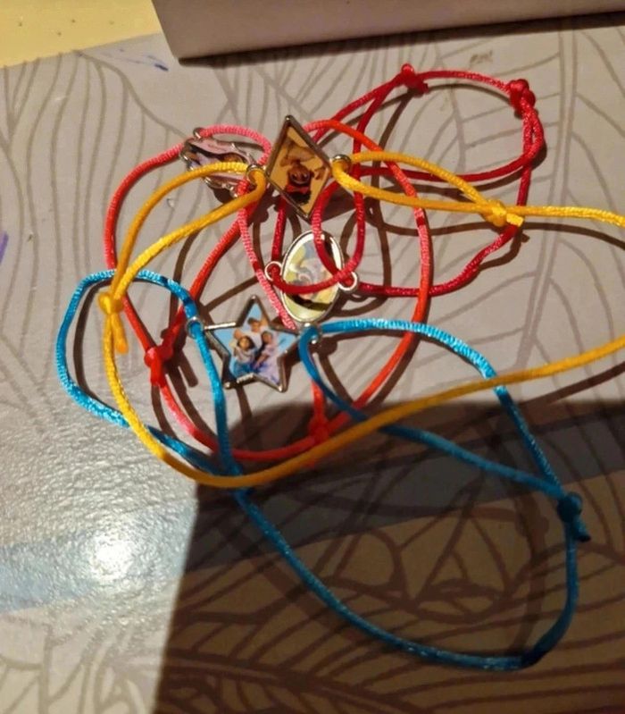 2 paires de boucles d oreilles et 4 bracelets - photo numéro 4