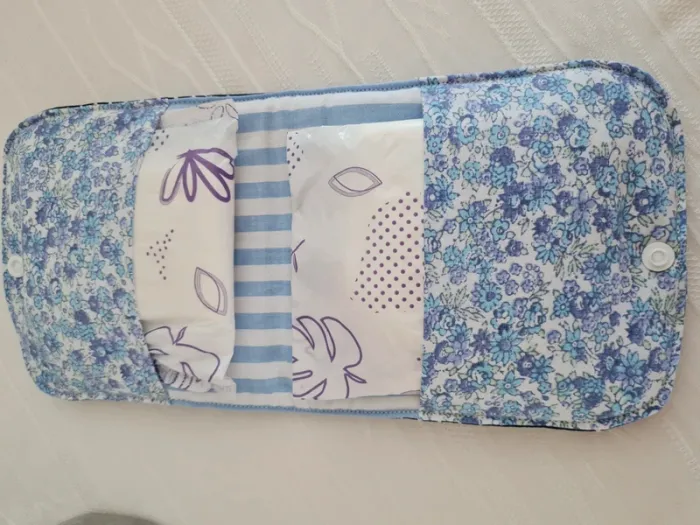 Étui de rangement pour serviette hygiénique - photo numéro 3