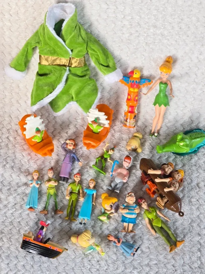Lot collection de jouets Disney Peter Pan et Clochette