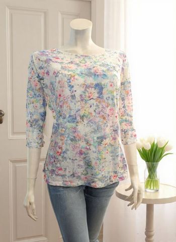 tee shirt C&A Yessica taille 40 / 42 imprimé à fleurs tons pastels roses mauves