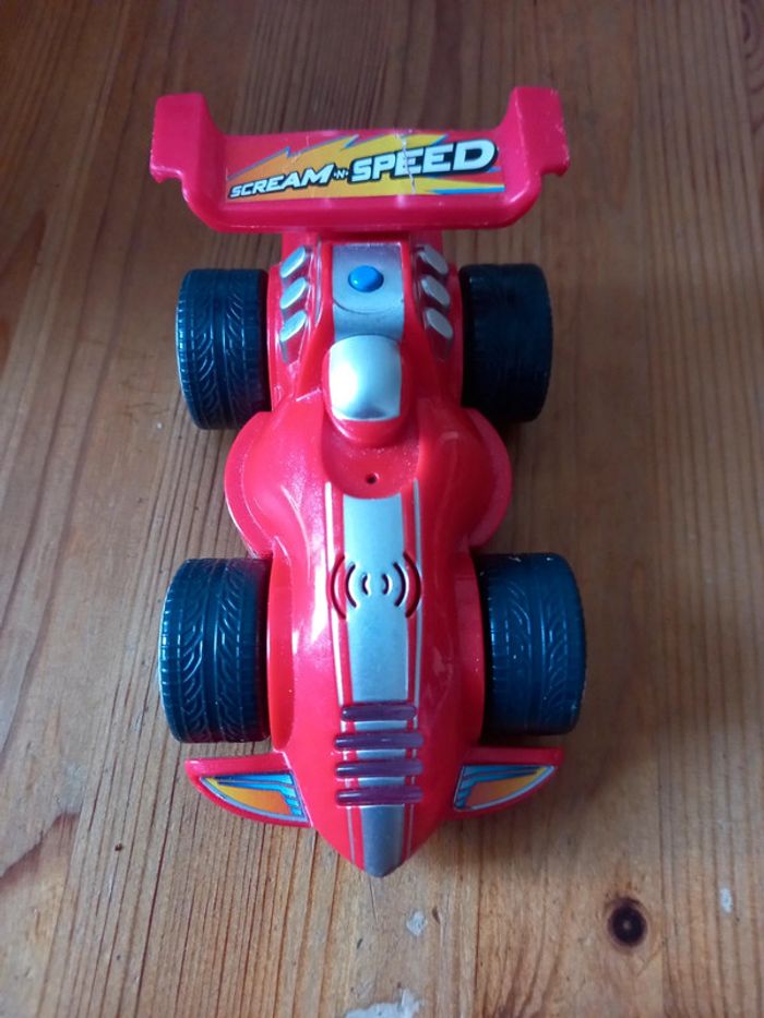 Voiture à commande vocal