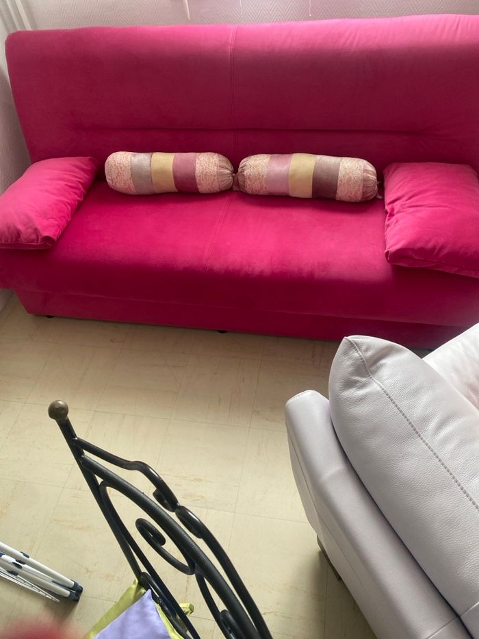 Joli canapé chic et chaud en velours avec gd rangement - photo numéro 3