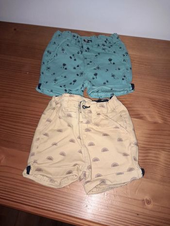 2 short Kiabi 12mois très bon état